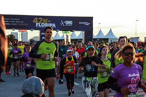 15 mil atletas do Brasil e exterior devem participar da Maratona Internacional da cidade de Florianópolis 2019  / Foto: Andre Motta/Norte MKT Esportivo